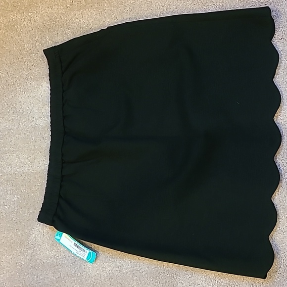 Berenice Scalloped Hem Skirt - Picture 3 of 12